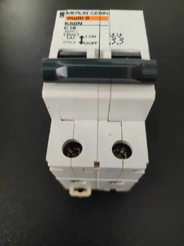 Magnetotermico Merlin Gerin 16A C16