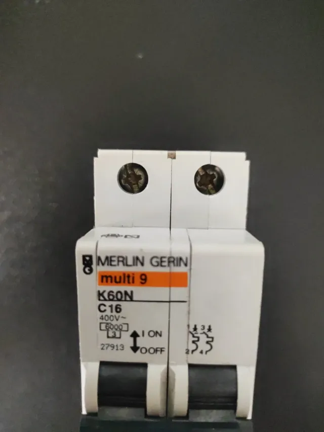 Magnetotermico Merlin Gerin 16A C16