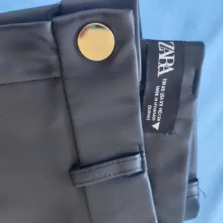 Pantalón piel Zara