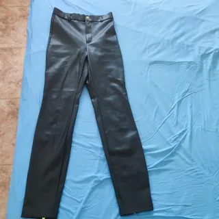 Pantalón piel Zara