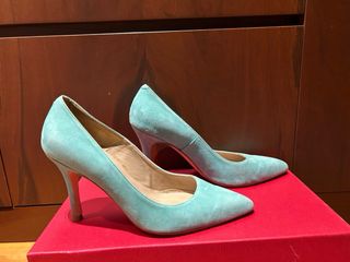 Zapatos de piel color verde azulado.