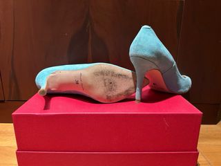 Zapatos de piel color verde azulado.