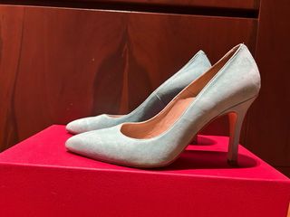 Zapatos de piel color verde azulado.