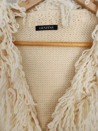 Chaqueta abrigo sobre camisa Genfins lana flecos