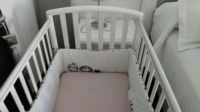 Cuna de bebé blanca