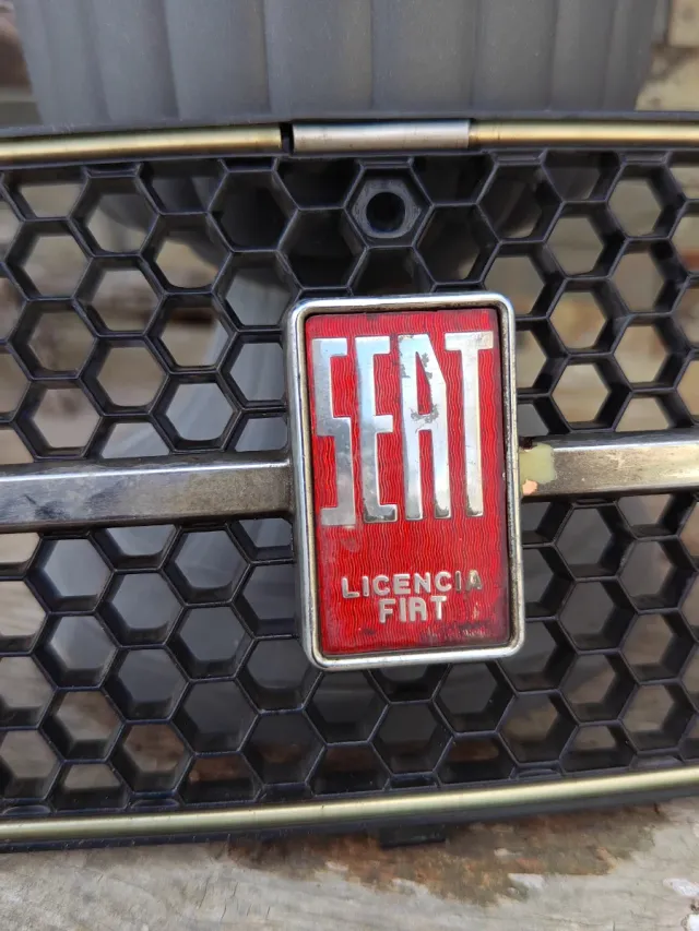 Rejilla Delantera Seat 127