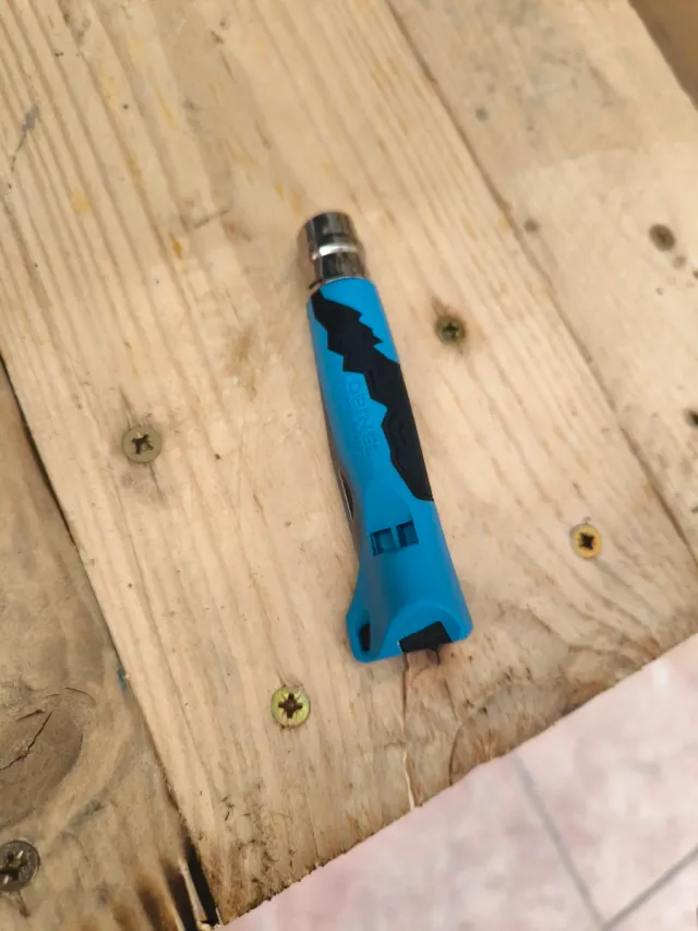 Opinel nº 7 azul con silbato