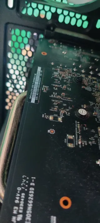 Ordenador de sobremesa, pantalla, teclado y ratón