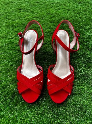 Sandalias rojas tiras T.41