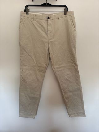 Pantalón chino beige