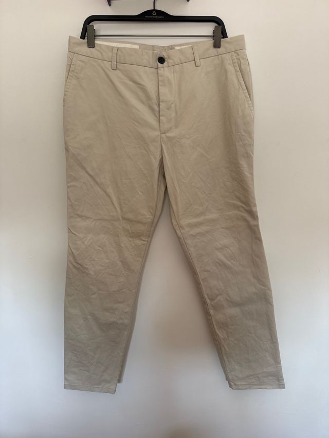 Pantalón chino beige