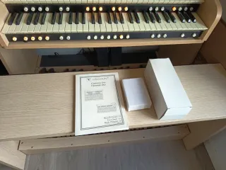 Órgano Viscount Cantorum Trio + Soporte + Pedal