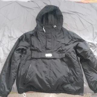 Chaqueta impermeable Pull&Bear negra