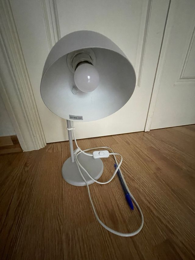 Flexo de metal, color gris