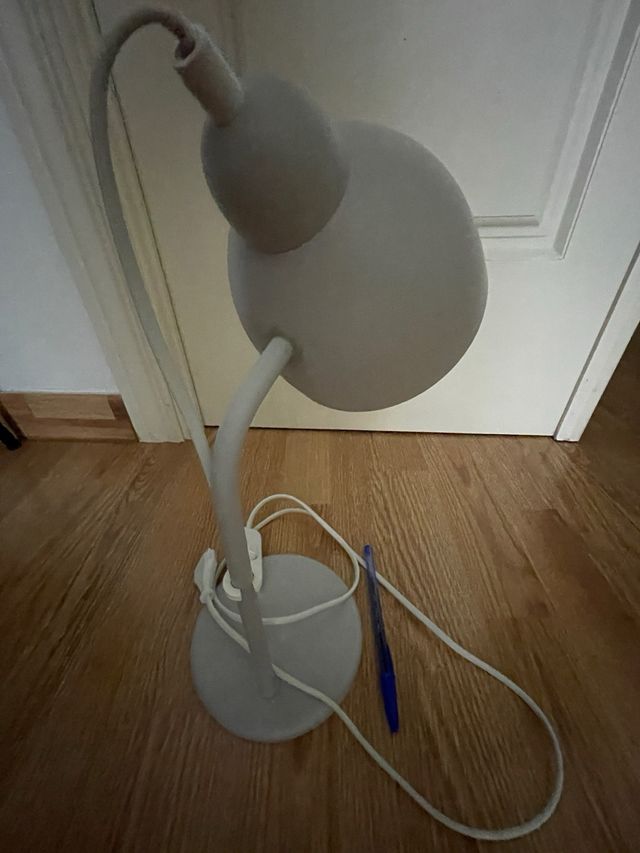 Flexo de metal, color gris