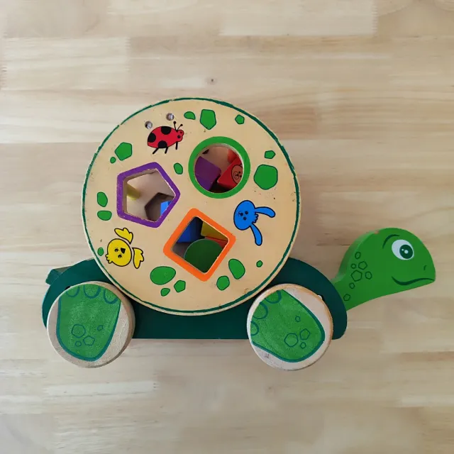 Tortuga de madera para encajar formas