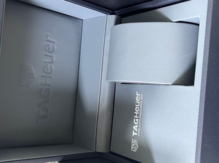 Caja y documentación TAG Heuer