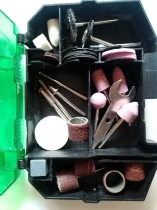 Mini taladro  160w. Tipo dremel. Maleta.