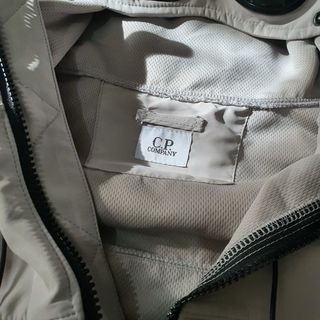 Chaqueta C.P. Company con Gafas