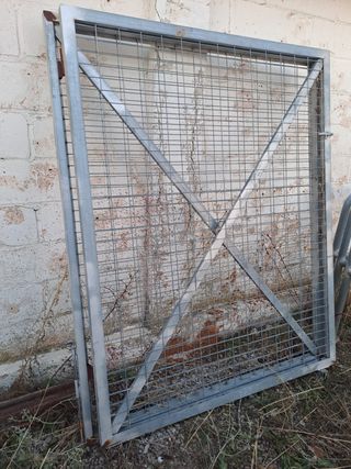 Puertas metálicas galvanizadas tipo reja