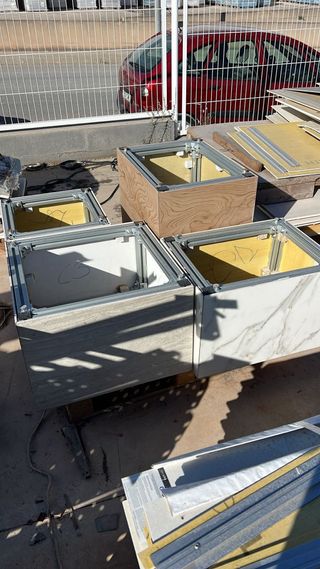 Mesa cubo mármol negro y blanco