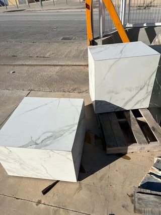 Mesa cubo mármol negro y blanco