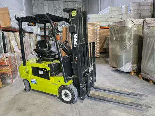 Carretilla elevadora CLARK eléctrica