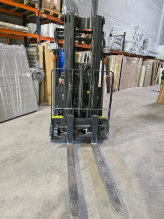 Carretilla elevadora CLARK eléctrica