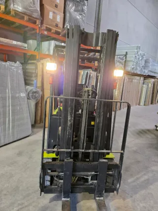 Carretilla elevadora CLARK eléctrica