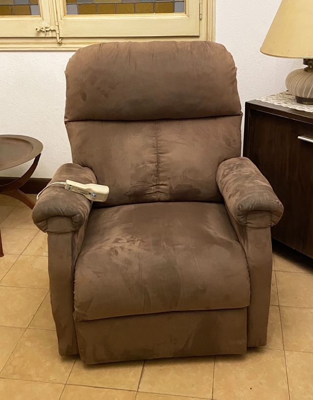 Sillón reclinable eléctrico marrón