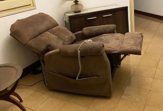 Sillón reclinable eléctrico marrón