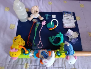 Lote bebé: dosificador, sonajeros y más