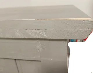 Mesita de noche madera y pomos metál