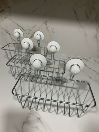 Cesto da bagno con ventosa