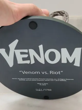 Figura Venom vs Riot Sony
