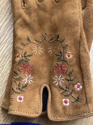 Guantes de piel bordados