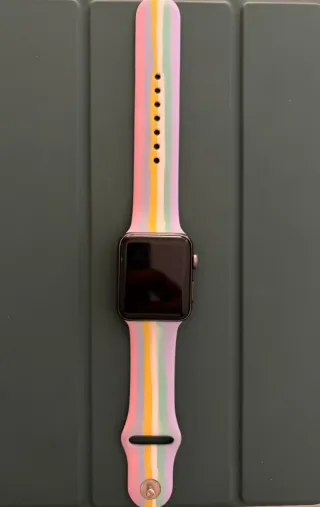 Apple Watch Serie 3 con correa multicolor