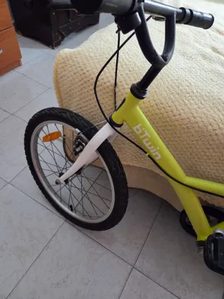 Bicicleta infantil B'Twin amarilla