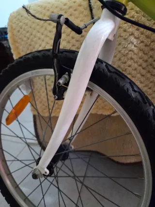 Bicicleta infantil B'Twin amarilla