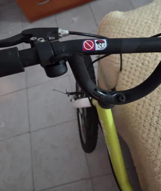 Bicicleta infantil B'Twin amarilla