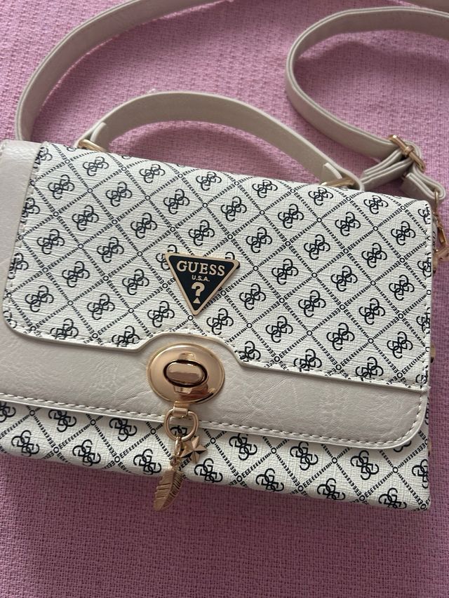 Bolso Guess Blanco y Dorado