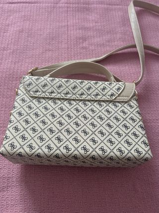 Bolso Guess Blanco y Dorado