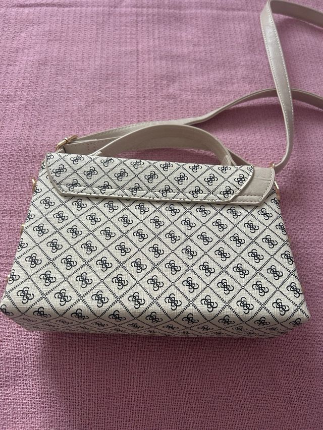 Bolso Guess Blanco y Dorado