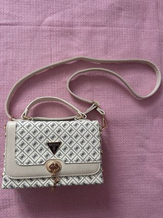 Bolso Guess Blanco y Dorado