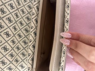 Bolso Guess Blanco y Dorado