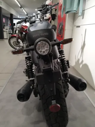 Moto Guzzi V9 Bobber