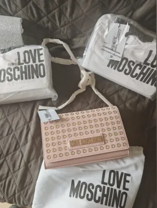 Borsa Love Moschino rosa con borchie oro