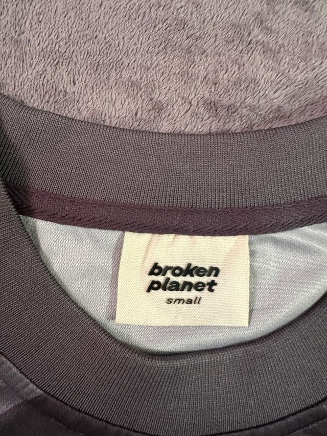 Broken Planet Camiseta Negra