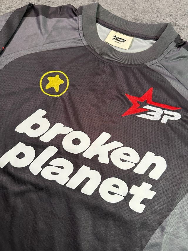 Broken Planet Camiseta Negra