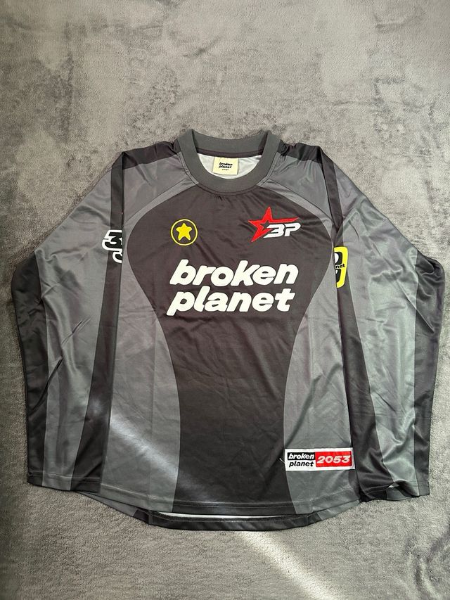 Broken Planet Camiseta Negra